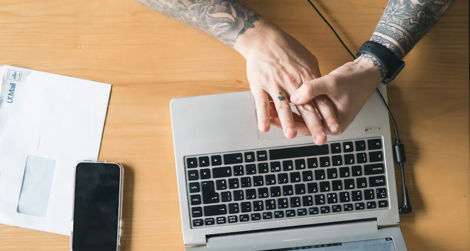 Zakładanie profilu firmy w Google na laptopie